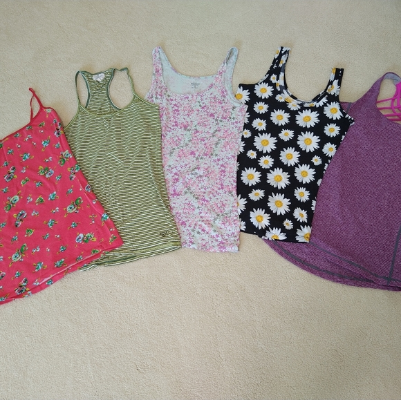 lululemon athletica Tops - Cute tank tops 🌞🌺